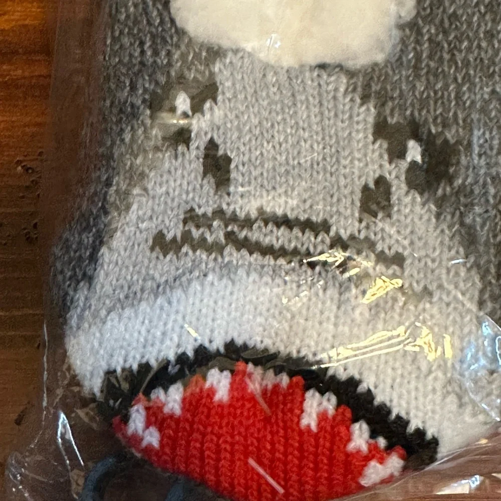 Northeast Outfitters youth Cozy Cabin Shark Aloe Infused Slipper Socks
